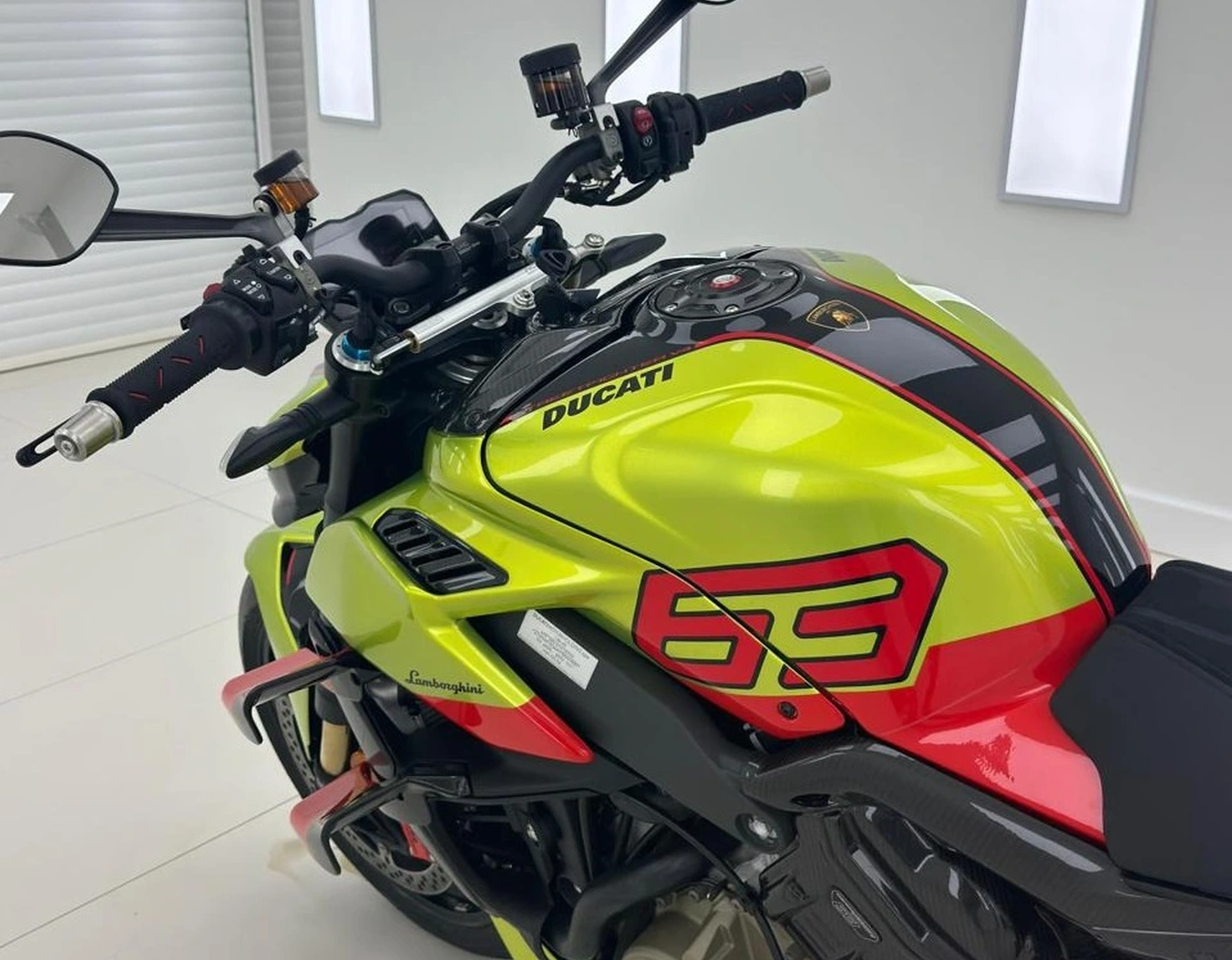 Passgenaue HAVERKAMP Motorrad-Schutzfolie bewahrt den Tank vor Kratzern und Abrieb.