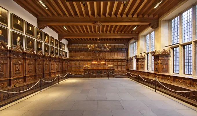 Der historische Friedenssaal in Münster, geschützt durch Haverkamp Imperial Hell 65S SR Sonnenschutzfolie.